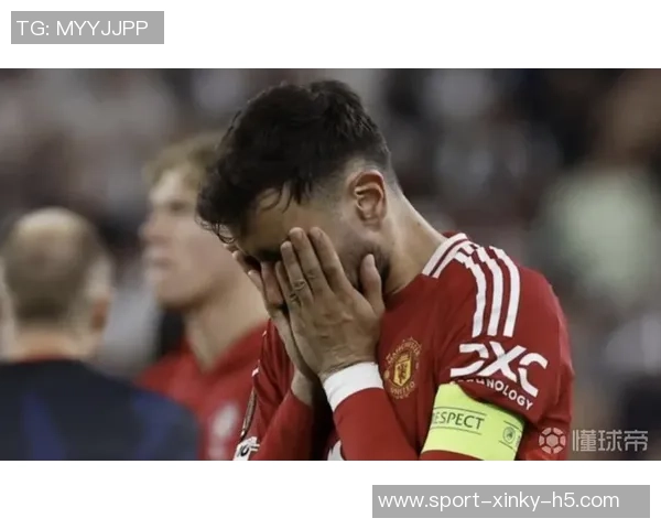 费迪南德称赞拉门斯门将表现提升后防稳定性球队受益明显